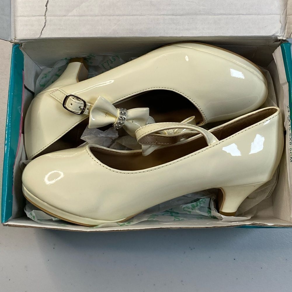 NIB Link Girls Ivory Patent Leather Mary Jane Buckle Shoes with Bow - Size 4 - Picture 8 of 12